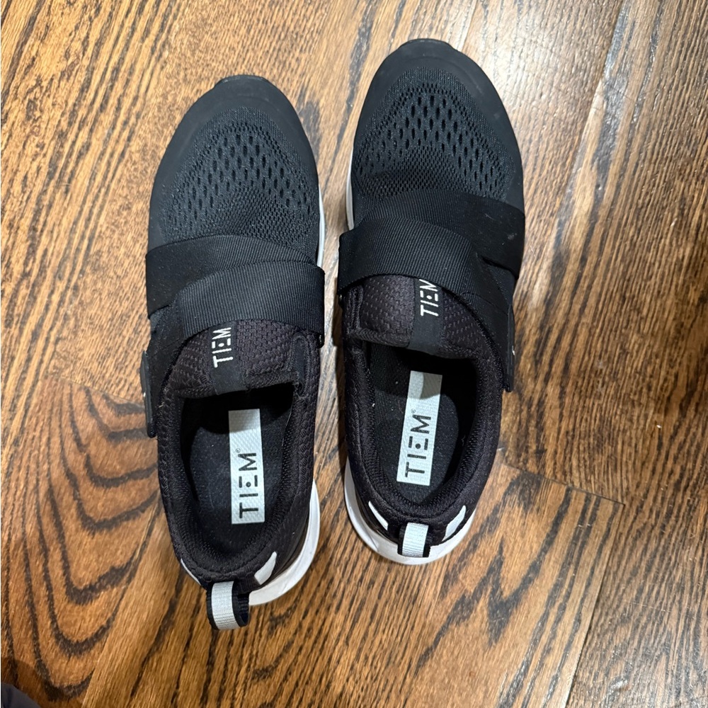 TI:EM Women's Black spin cycle shoes